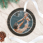 Ornamento Festivo Preto Festivo Vermelho Foto com Título<br><div class="desc">Ornamento de fotos de Natal divertida e festiva,  com o nosso padrão estilhaçado,  preto festivo e dourado. Personalize com sua foto na frente e atrás. Design por Moodthology Papery.</div>