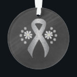 Ornamento Fita de Sensibilização dos Prateados de Chalkboard<br><div class="desc">Fita prateada com flores brancas em um design de quadro. A fita prateada está associada à Consciência do Abuso Idoso em maio,  Sensibilização para a Dislexia em outubro,  Sensibilização para as Crianças com Deficiência e Sensibilização para a Encefalite.</div>