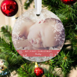 Ornamento Flocos de neve de Natal do Winter Baby em Red<br><div class="desc">Este doce design apresenta flocos de neve brancos e prateados com espaço para uma foto comemorar o Natal de 1rua de Bebê! A coleção de produtos de coordenação está disponível no nosso compro, zazzle.com/doodlelulu*. Entre em contato conosco se precisar deste design aplicado a um produto específico para criar seu próprio...</div>
