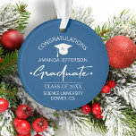 Ornamento Formatura | Ano de aula e azul elegante escolar<br><div class="desc">Simples e moderno script clássico de tipografia azul e branca fazer com na moda elegante graduação mantendo o ornamento da árvore de Natal.          Fácil de personalizar com o seu nome,  classe,  escola e monograma / iniciais de nome!</div>