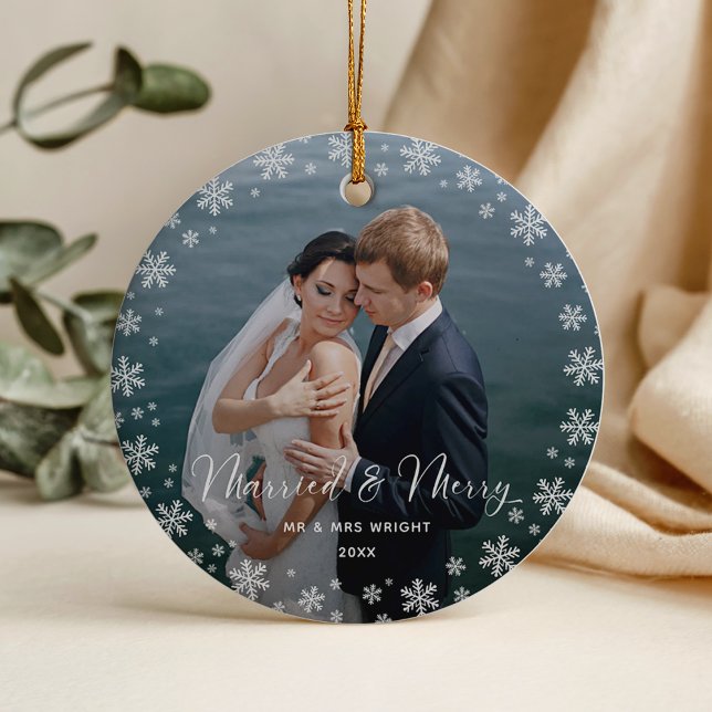 Ornamento Foto de casamento com letra elegante Merry & Marri (Criador carregado)