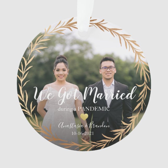 Ornamento Foto Dourada casada durante o Natal Pandêmico (Frente)