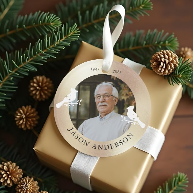 Ornamento Foto Dourada do Cardeal Bird Faux do Memorial Keep (Memorial Keepsake Cardinal Bird Faux Gold Photo Ornament)