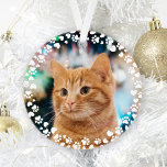 Ornamento Foto personalizada de captura de quadros de impres<br><div class="desc">O ornamento personalizado para amantes de gatos mostra uma foto do seu amigo peludo na frente e atrás com uma bonita e moderna rodada de estampas e corações. Basta carregar uma foto favorita do seu animal de estimação para fazer deste seu próprio animal!</div>