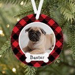 Ornamento Foto Personalizada De Pet Puppy Dog Da Xadrez De B<br><div class="desc">Personalize este design de ornamento de xadrez vermelho e preto festivo para verificação de búfalos com uma foto do seu cachorro com o nome próprio no nome do monograma do cão. Um presente de excelente para amantes de cachorros, para celebrar o primeiro Natal de um filhote ou para estimar a...</div>