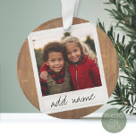 Ornamento Fotografia Rústica com Instagrama Quadrado e Madei<br><div class="desc">Um design de vintage e de tendências com uma borda retrorativa que você pode adicionar sua selfie ou retrato favorito de um amigo. Use uma foto quadrada para criar um presente exclusivo e pessoal ou manter o filhote de hipster e fazer uma manutenção de tendências. Se precisar ajustar as fotos,...</div>