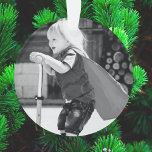 Ornamento Ho Ho Ho | Foto animada de Natal Verde brilhante<br><div class="desc">Simples, na moda, "Ho Ho", ornamento de natal em verde com uma tipografia moderna minimalista em branco que pode ser facilmente personalizado com sua própria saudação, nome de família e ano para uma estação festiva moderna! A carta mostra um exemplo de imagem de um adorável menino feliz andando num patinete...</div>