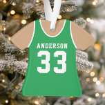 Ornamento Jérsei de Basquete Verde Personalizado<br><div class="desc">Celebre o seu amor pelo basquete com esta camisa de basquete verde personalizada. Perfeito para comemorar uma estação especial,  jogador,  ou equipe,  este ornamento faz um presente pensativo para qualquer fã de basquete. Personalize-o com um nome e número para criar uma manutenção exclusiva.</div>