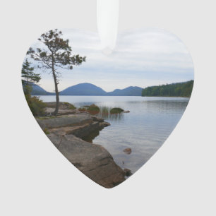 Ornamento Lago Eagle no Parque Nacional Acadia