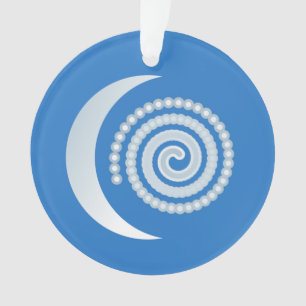 Ornamento Lua Prateada em Espiral sobre azul profundo