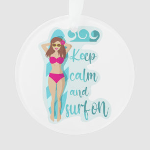 Ornamento Mantenha a calma e o surf no cartão da garota more