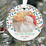 Ornamento Meu Primeiro Natal Luz de Natal Foto do Bebê<br><div class="desc">Enfeites de natal personalizado com luzes de Natal coloridas e texto editável. O modelo de foto está configurado para que você adicione uma de suas fotos favoritas, que será enquadrada com lâmpadas de string em vermelho azul verde e amarelo. O texto atual lê My First Christmas [name] 20xx (Meu primeiro...</div>