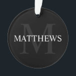 Ornamento Monograma Personalizado e Nome Preto<br><div class="desc">Monograma Personalizado e Dif de Nome apresenta o nome personalizado em branco e monograma na cinza como fundo,  no estilo clássico da fonte serif,  em fundo preto. Perfeito para feriado,  reagrupamento familiar e quaisquer ocasiões especiais.</div>