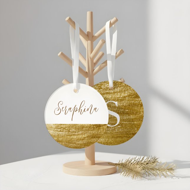Ornamento Natal do Monograma Dourado de Folha Elegante e Fau (Elegant White & Faux Gold Leaf Monogram Christmas Ornament)