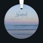 Ornamento Newport Beach California Ocean Sunrise Azul<br><div class="desc">Newport Beach California Ocean Sunrise BlueFoto linda do nascer do sol da praia de Newport. Você pode se sentir sentado lá em paz e serenidade enquanto o pássaro voa pelo ar e a brisa do oceano flui em seu rosto. Escute as ondas de luz enquanto elas rolam e lembre-se de...</div>