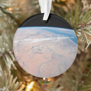 Ornamento Nile River Winding Para Baixo Ao Lado Do Mar Verme