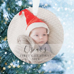 Ornamento Nome da Foto do Bebê do Primeiro Natal<br><div class="desc">Personalize com seu nome e data favoritos para fotos de bebês para criar uma memória e um presente exclusivos para o primeiro Natal. Uma encantadora lembrança para celebrar sua nova chegada! Projetado por Thisnotme©</div>