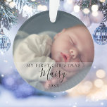Ornamento Nome do Script do Primeiro Natal para Fotos do Beb<br><div class="desc">Personalize com seu nome e data favoritos para fotos de bebês para criar uma memória e um presente exclusivos para o primeiro Natal. Uma encantadora lembrança para celebrar sua nova chegada! Projetado por Thisnotme©</div>
