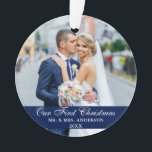 Ornamento Nossa Primeira Foto De Casamento De Natal Azul<br><div class="desc">Nosso Primeiro Casamento de Natal Foto Blue Ornament com flocos de neve de volta.</div>