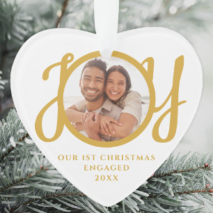 Ornamento Nossa Primeira Foto de Natal Engajada em Coração
