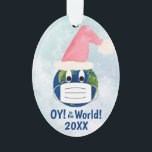 Ornamento OY to the World Funny Earth w/ Face Mask Christmas<br><div class="desc">Este Enfeites de natal engraçado é perfeito para a temporada de pandemia de 2020. Ele apresenta uma design divertida com o planeta Terra vestindo uma máscara facial e um chapéu de Papai Noel. A legenda diz: "OY! to the World!" Há espaço no verso para uma foto e um comentário curto....</div>