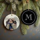 Ornamento Personalizado de Foto e Monograma<br><div class="desc">Ornamento Personalizado de Fotografias Cuta com o seu monograma personalizado inicial no verso num quadro de borda pontilhado fofo. Isso daria um presente excelente para amigos,  família,  casais recém-casados,  pais e avós!</div>
