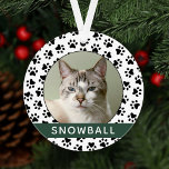 Ornamento Pet Paw Imprime Foto de Nome de Cat Personalizado<br><div class="desc">Personalize este design de Enfeites de natal de impressão de pata de na moda com seu nome de gato (ou cão) de estimação e uma foto favorita de seu membro peludo da família. O plano de fundo inclui um padrão moderno preto e branco de pata de estimação com uma faixa...</div>