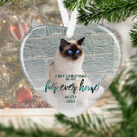 Ornamento Pet Photo First Christmas Forever Home Teal Green<br><div class="desc">Comemore o primeiro Natal do seu animal de estimação em sua nova casa com este belo ornamento moderno do keepsasasasaame. O texto lê "Primeiro Natal na minha casa de quatro em cada vez", com as palavras "uma casa de quatro em cada vez", em um elegante roteiro de folha verde verde....</div>