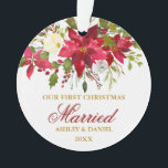 Ornamento Poinsettia Floral Dourado Primeiro Natal| Foto<br><div class="desc">Elegante Watercolor Red Poinsettia Floral Nosso Primeiro Ornamento Casado De Natal - Script Dourado,  Foto De Volta</div>