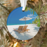 Ornamento Praias Tropicais | Lounge Chairs Beach, Bora Bora<br><div class="desc">Esta maravilhosa foto do Getty Images apresenta uma bela paisagem tropical,  dois solários,  salmões e guarda-chuva debaixo de uma palmeira.</div>