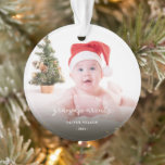 Ornamento Primeiro Natal como Avós da família de Natal<br><div class="desc">Bebê Primeiro Natal como Vovô Ornamento 2024,  Presente Personalizado para Avós,  1rua Decoração da Bala Para Vovó,  Avô Celebra seu primeiro Natal como Avós com uma bela e significativa manutenção! Este ornamento personalizado foi projetado para capturar a alegria e o amor desse marco especial.</div>