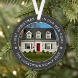 Ornamento Primeiro Natal em Nossa Nova Foto Personalizada da<br><div class="desc">Personalize este enfeite moderno e elegante do "Primeiro Natal em Nossa Nova Casa" com uma foto da sua casa, do seu sobrenome ou da sua família, e do ano em que foi comprado. A cor de fundo da cinza de carvão escuro elegante pode ser modificada) e o texto branco em...</div>