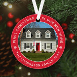 Ornamento Primeiro Natal em Nossa Nova Foto Personalizada Ve<br><div class="desc">Personalize este enfeite moderno e elegante do "Primeiro Natal em Nossa Nova Casa" com uma foto da sua casa, do seu sobrenome ou da sua família, e do ano em que foi comprado. A cor vermelha de fundo Elegante pode ser modificada) e o texto branco em forma redonda e os...</div>