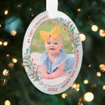 Ornamento Quadro de prata de plantas de natal clássicas de r<br><div class="desc">O ornamento em forma oval tem um clássico quadro prateado adornado com plantas de Natal e fita para mostrar sua própria memória especial do seu novo bebê. A brilhante e brilhante borda prateada circunda suas fotos. A fita sagrada, verde e seda completa toda a design com uma atmosfera alegre da...</div>