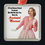 Ornamento retro engraçado de Bunco do vintage<br><div class="desc">Características de design gráfico retros engraçadas do ornamento do bunco do vintage uma rainha deliciosa de Bunco com seus equipamento cor-de-rosa e luvas brancas. O texto lê "um amigo verdadeiro de Bunco finge-a não o considerou mandar um acidental miscount". Você sabe que o que é como após alguns círculos de...</div>