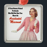 Ornamento retro engraçado de Bunco do vintage<br><div class="desc">Características de design gráfico retros engraçadas do ornamento do bunco do vintage uma rainha deliciosa de Bunco com seus equipamento cor-de-rosa e luvas brancas. O texto lê "um amigo verdadeiro de Bunco finge-a não o considerou mandar um acidental miscount". Você sabe que o que é como após alguns círculos de...</div>