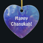 Ornamento roxo do coração da pintura do Aqua de<br><div class="desc">Este ornamento do coração tem uma pintura de uma composição abstrata com aqua,  azul,  branco e roxo e a expressão: "Chanukah feliz!" É um grande artigo da decoração do feriado para sua sala e um presente agradável para seu amor uns.</div>