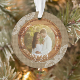 Ornamento Rustic Burlap and Lace First Christmas engaged