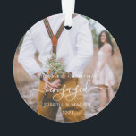 Ornamento Rustic First Christmas Engajou Duas Fotografias no<br><div class="desc">Rustic First Christmas Engaged Two Photo Christmas Cerâmica Ornament - Que maravilhoso recordação de seu primeiro Natal Engajado. Você se lembrará desta maravilhosa época todo ano quando decorar sua árvore de Natal juntos. O ornamento faria um belo presente para ser precioso durante anos. O ornamento russo mostra duas de suas...</div>