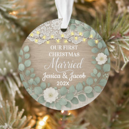 Ornamento Rustic Wood & Eucalyptus First Christmas Married