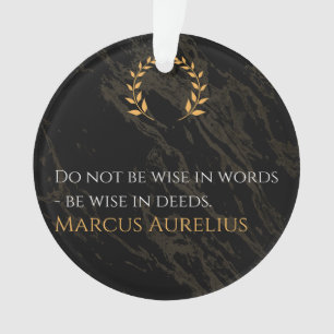 Ornamento Sabedoria de Marcus Aurelius: Ações falam mais alt