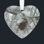 Ornamento Snowy Pine Branch Winter Nature Fotografia<br><div class="desc">Aqui está uma excelente de neve para o inverno ou o Natal - uma foto de um galho de pinho com um pinho carregado de neve. Veja na nossa loja mais fotos da árvore nevada. Esta imagem também é apresentada como o papel de parede widescreen "Snowy Pine Branch", em www.mlewallpapers.com....</div>