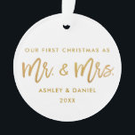 Ornamento Sr. Sra. do Natal do ouro moderno do roteiro da<br><div class="desc">Roteiro Dourado moderno da escova nosso primeiro Natal como o Sr. e a Sra. Ornamento</div>