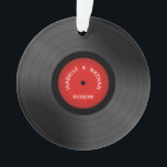 Ornamento Vinil romântico dos amantes<br><div class="desc">Ornamento personalizado da lembrança para os melómanos que caracterizam o vinil retro com nomes,  data wedding/noivado e citações feitos sob encomenda do amor. O texto e a cor podem ser mudados.</div>
