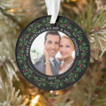 Ornamento Wreath Winter First Christmas como Sr. e Sra.<br><div class="desc">Um presente perfeito para as recém-casadas, este elegante Enfeites de natal acrílico apresenta fotos frontais e traseiras cercadas por uma coroa de verde de inverno e bagas vermelhas. "Primeiro Natal como Sr. e Sra." se curva no topo de cada foto, com o ano abaixo. Personalize este ornamento redondo com uma...</div>
