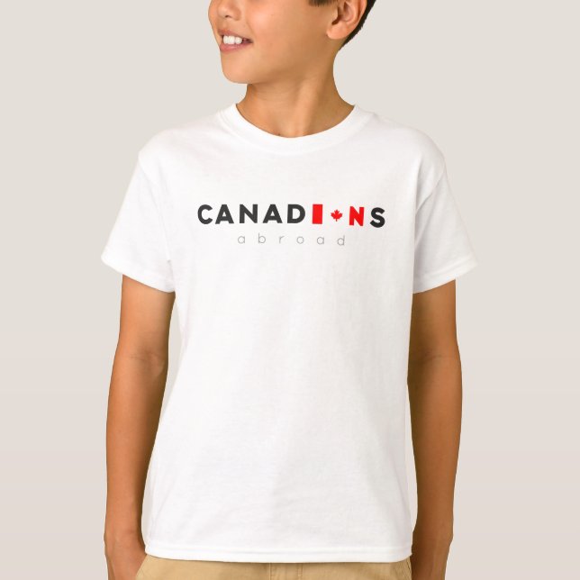 Os canadenses no exterior caçoaram o t-shirt (Frente)