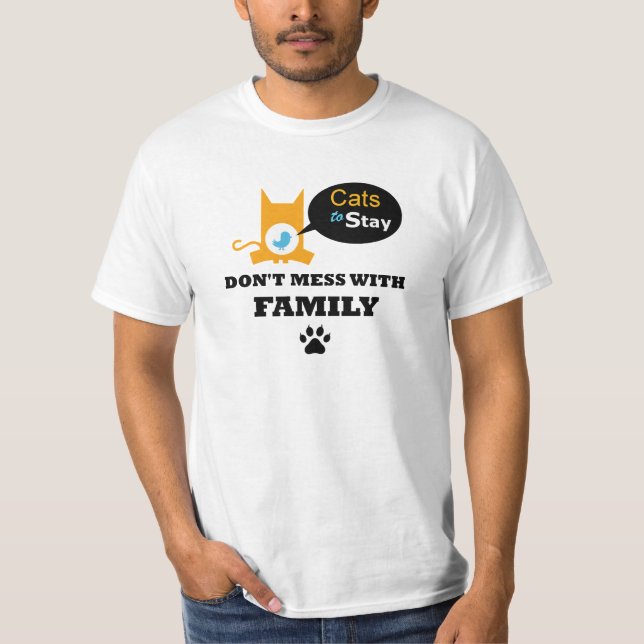 Os gatos a permanecer não sujam com a camisa da (Frente)