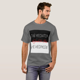 Os homens do t-shirt do mediador