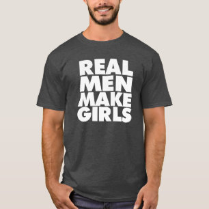 Os homens reais fazem a meninas a camisa do pai