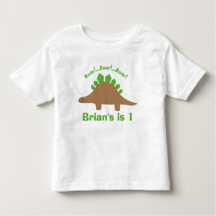 Os meninos personalizaram o t-shirt do dinossauro